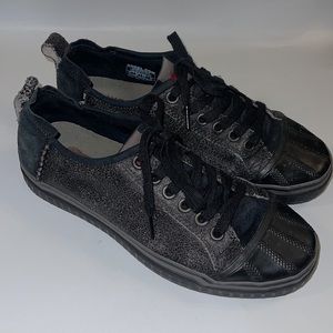 Sorel Sentry Distressed Black Low Tops size 42 / men’s 9 / women’s 10.5